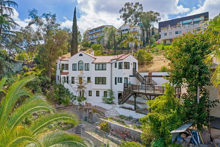 Private Modern Estate- Incredible LA City Views! gallery image 3