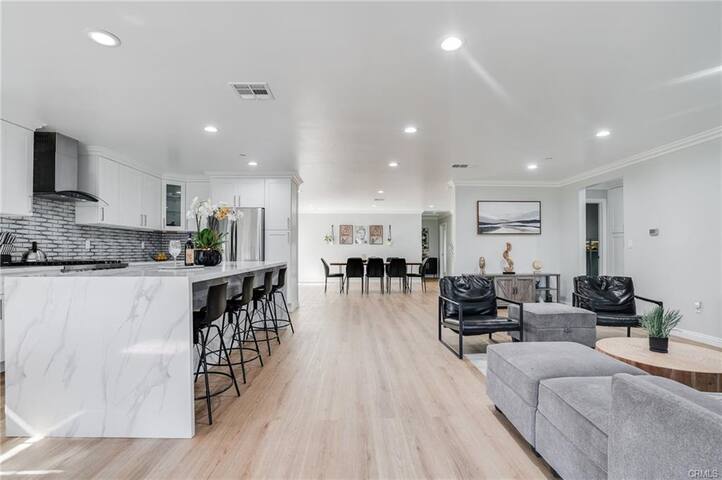 Salt Water Pool Over look Rocky Mountain View gallery image 3