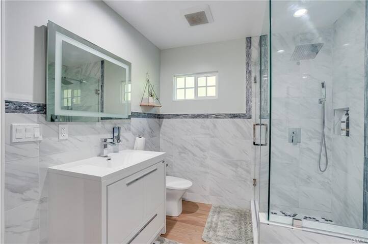 Salt Water Pool Over look Rocky Mountain View gallery image 4