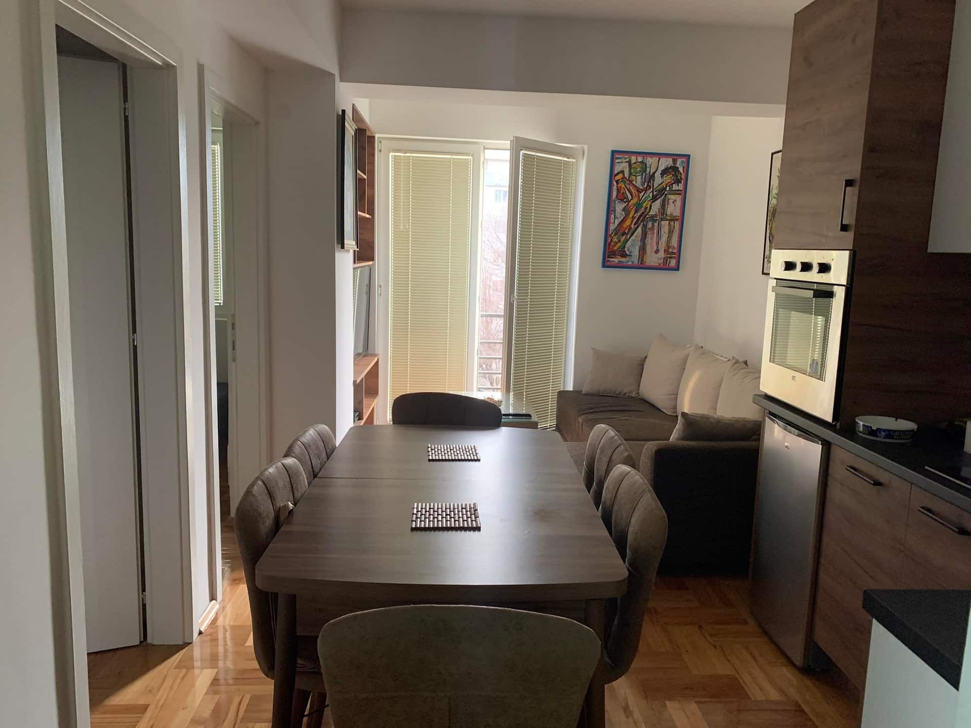 Artsy 2 bedroom apartment in the city center