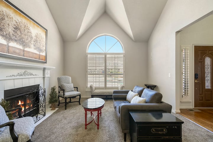 The Erie Home: Warm And Spacious In South Tulsa - Tulsa, OK