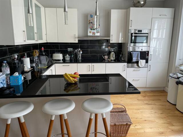 Premium two bedroom flat in Bayswater gallery image 3