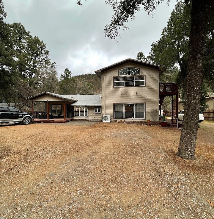 Noisy Water Casa, Main House Apartments for Rent in Ruidoso, New