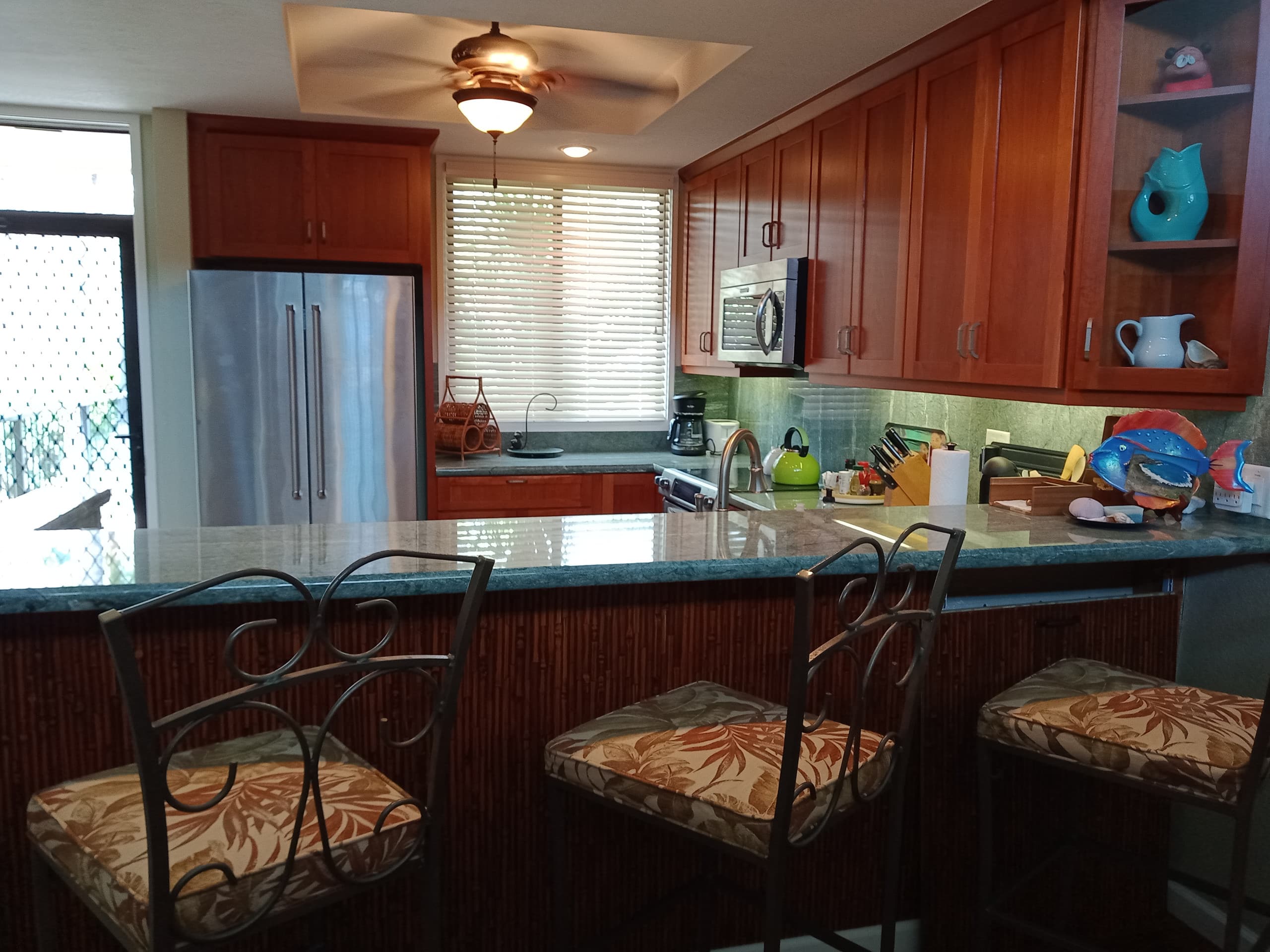 Condo in Kailua-Kona · ★4.71 · 2 bedrooms · 2 beds · 2.5 baths - Image 11