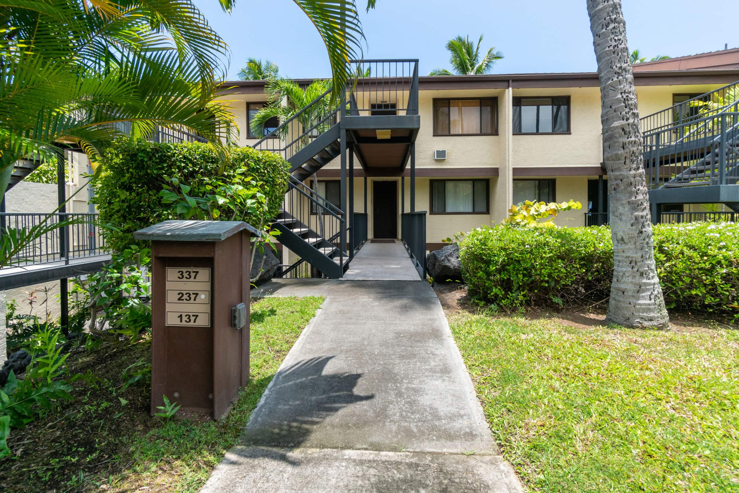 Condo in Kailua-Kona · ★4.71 · 2 bedrooms · 2 beds · 2.5 baths - Image 37