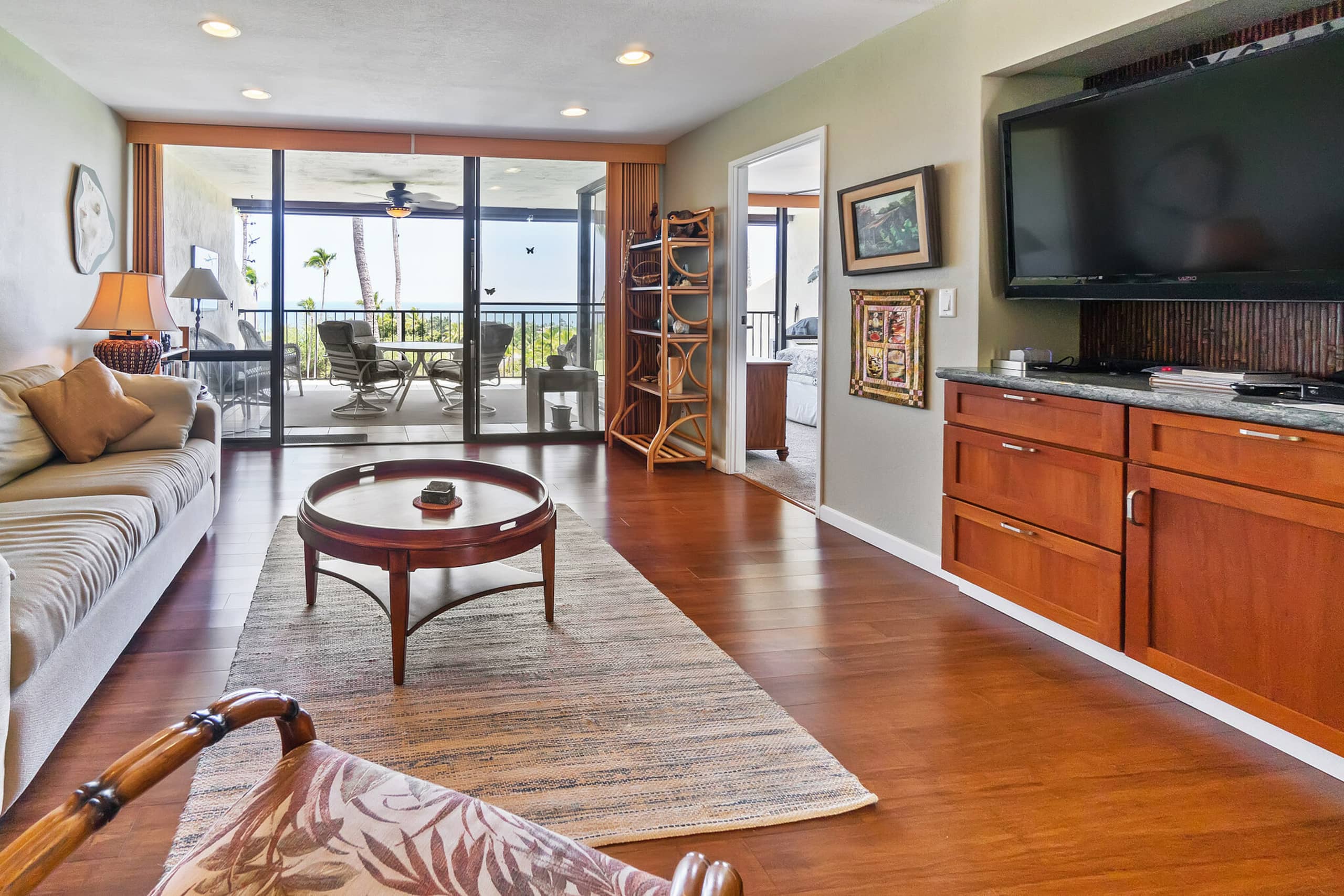 Condo in Kailua-Kona · ★4.71 · 2 bedrooms · 2 beds · 2.5 baths - Image 2