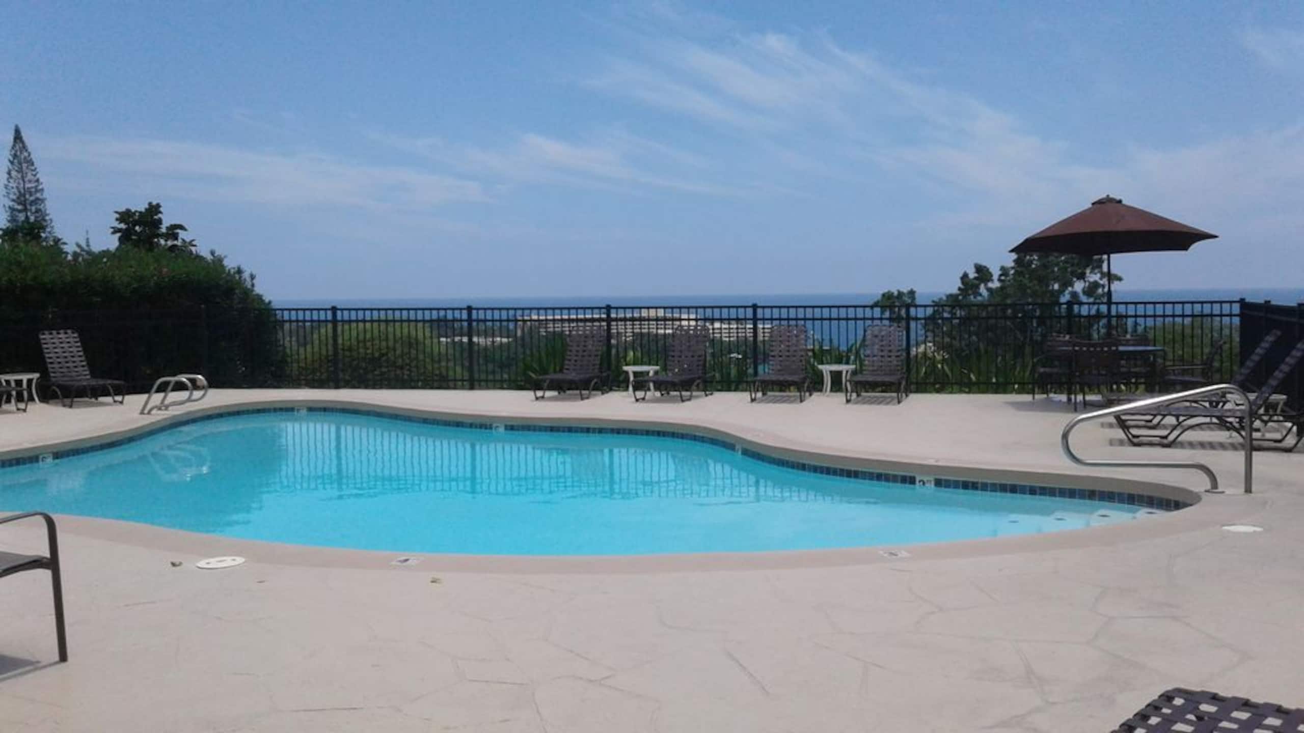 Condo in Kailua-Kona · ★4.71 · 2 bedrooms · 2 beds · 2.5 baths - Image 38