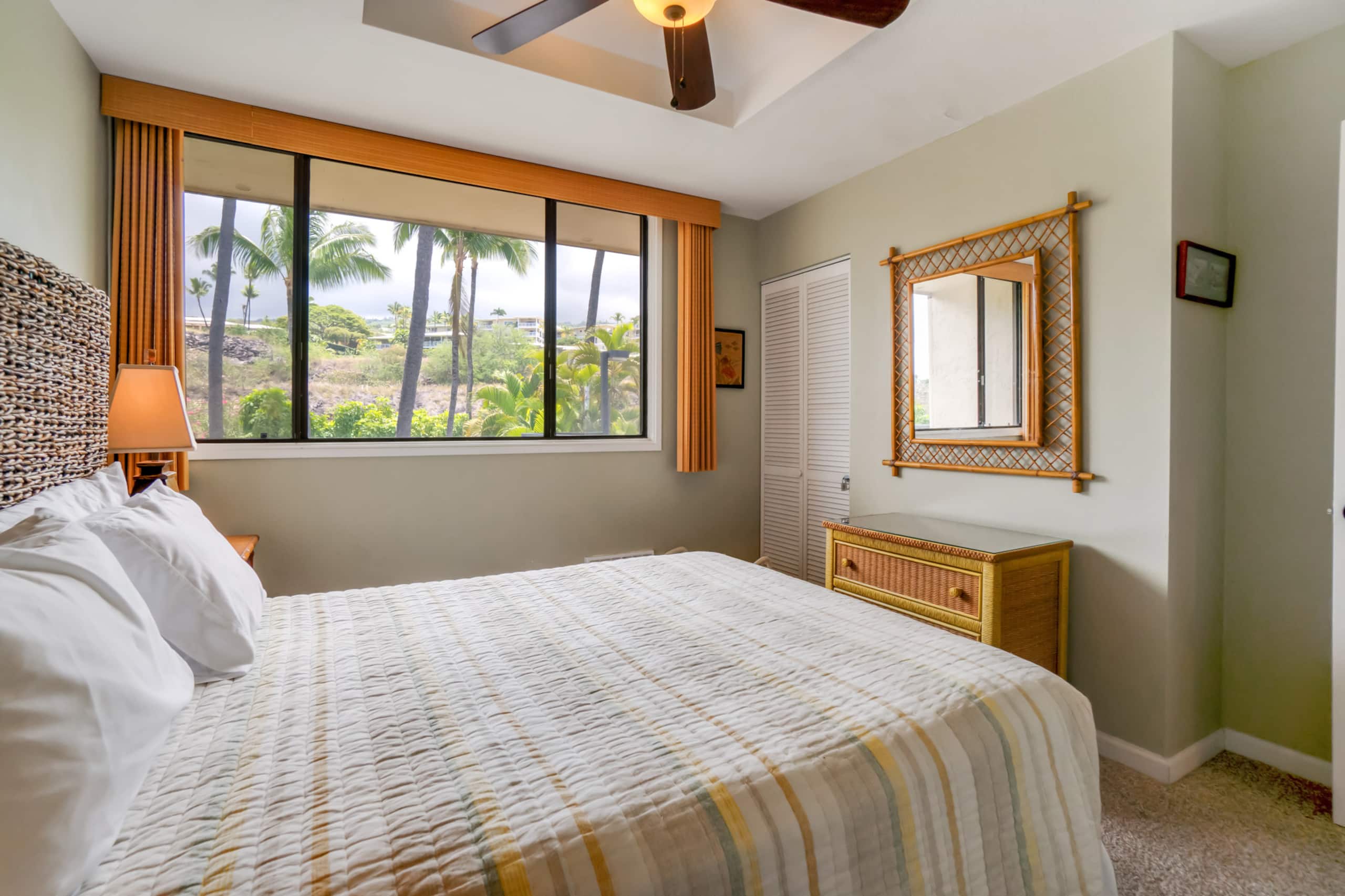 Condo in Kailua-Kona · ★4.71 · 2 bedrooms · 2 beds · 2.5 baths - Image 17