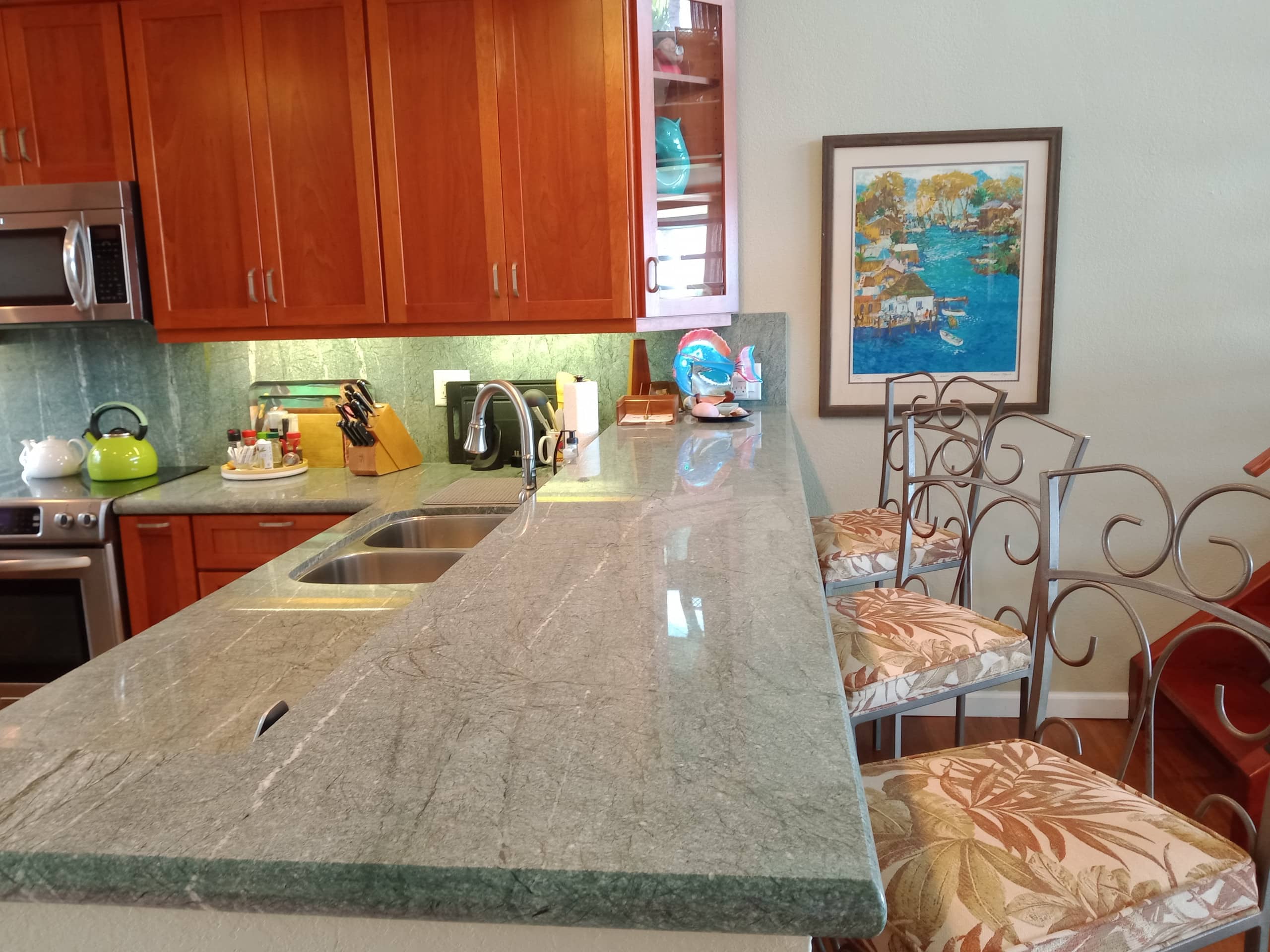 Condo in Kailua-Kona · ★4.71 · 2 bedrooms · 2 beds · 2.5 baths - Image 12