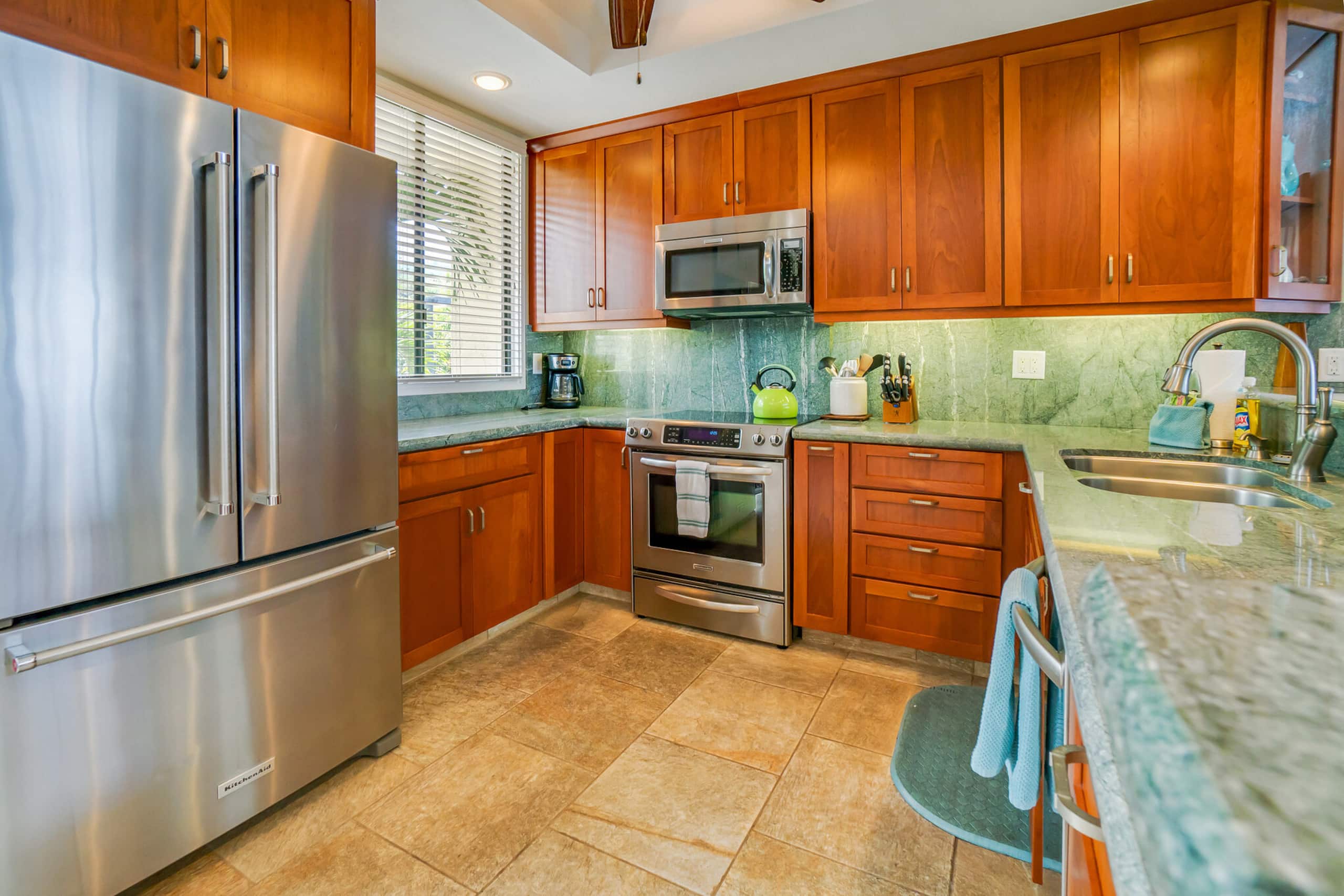 Condo in Kailua-Kona · ★4.71 · 2 bedrooms · 2 beds · 2.5 baths - Image 8