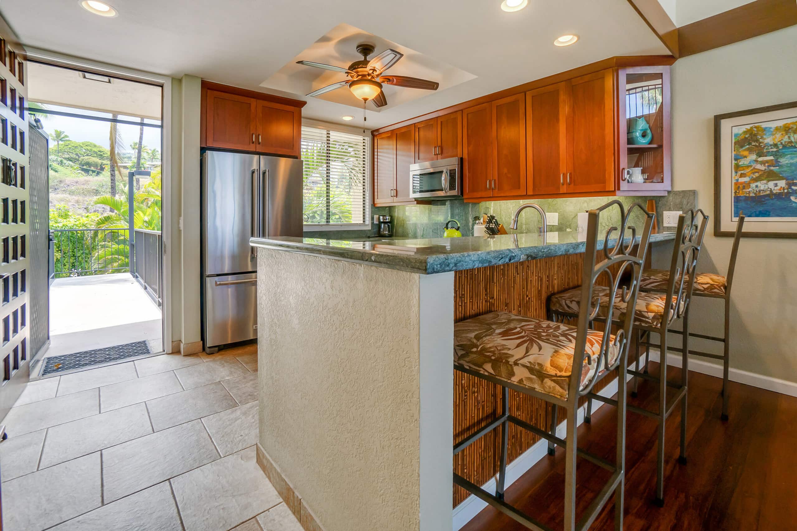 Condo in Kailua-Kona · ★4.71 · 2 bedrooms · 2 beds · 2.5 baths - Image 13