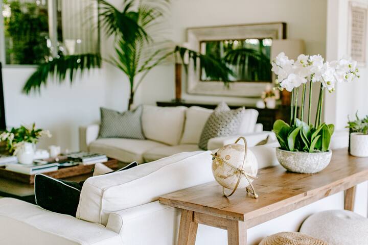 Stunning 4 bed/4 bath home overlooking golf course gallery image 4