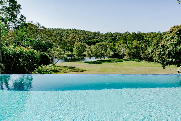 Stunning 4 bed/4 bath home overlooking golf course