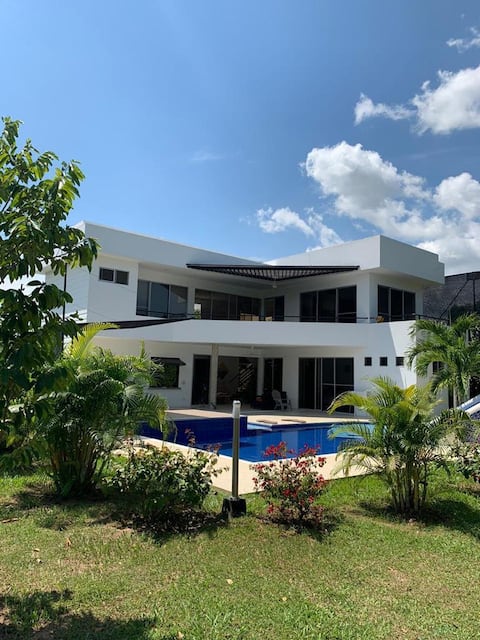 House in richurte cundinamarca condominium versalles