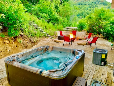 Scenic Valley Lodge- HOT TUB & Pool!