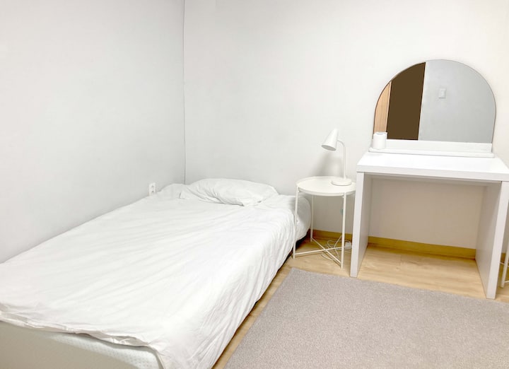 chumba chakulala2 (kitanda cha watu wawili)