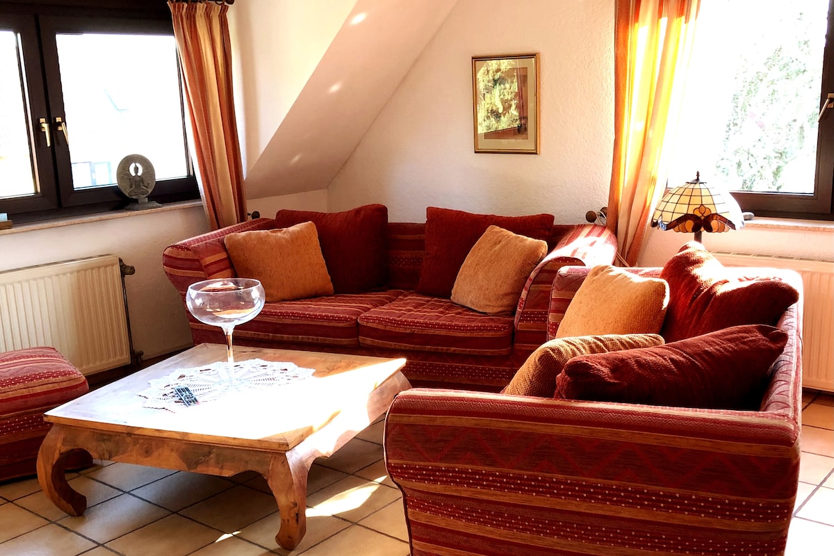 Annuncio Airbnb popolare: Beautiful 2-room attic apartment in Feudenheim. a Mannheim