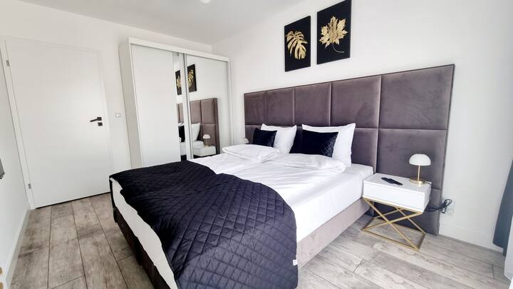 Chambre avec grand lit.
