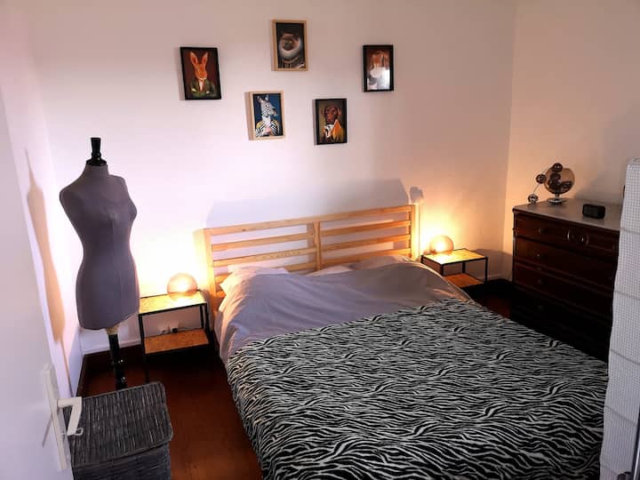 Habitación cebra: cama de 160 cm