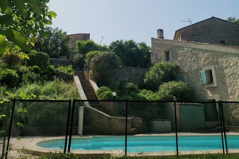 3 cottages in the heart of a Provencal property