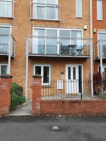 Hulme House. 10 min to Castlefield & Deansgate. gallery image 4