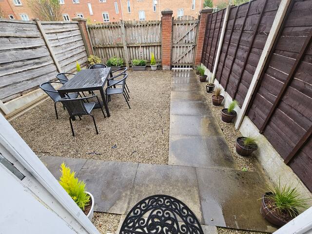 Hulme House. 10 min to Castlefield & Deansgate. gallery image 5