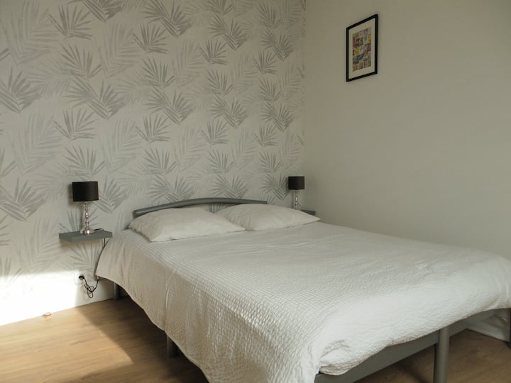 Schlafzimmer im Obergeschoss (Bett 140x190)