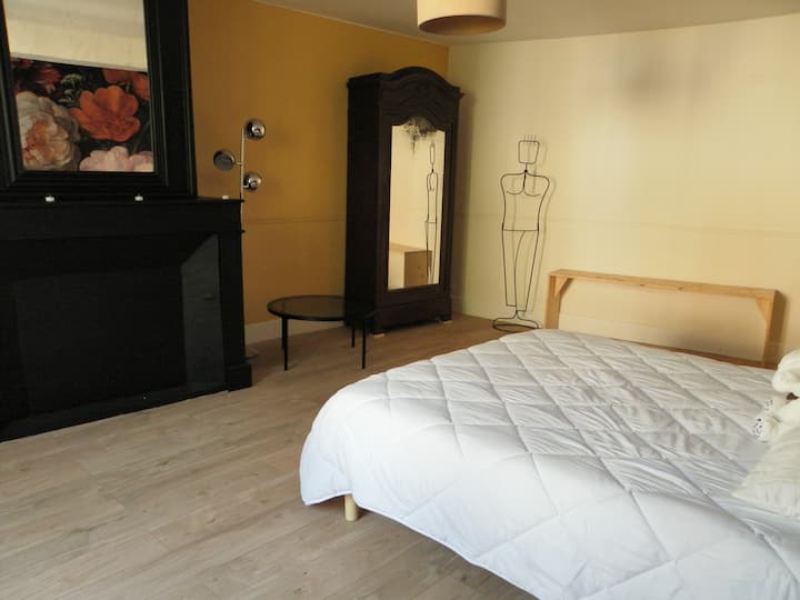 Schlafzimmer im Obergeschoss (Bett 160x200)
