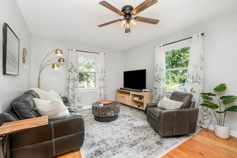 Popular Airbnb listing: Charming 2BR/2BA with King Suite & Coffee Bar in Madisonville