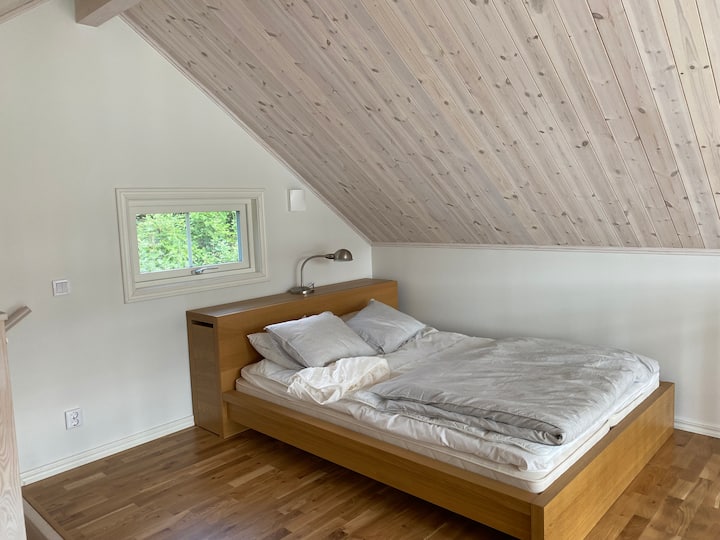 מיטה זוגית למעלה