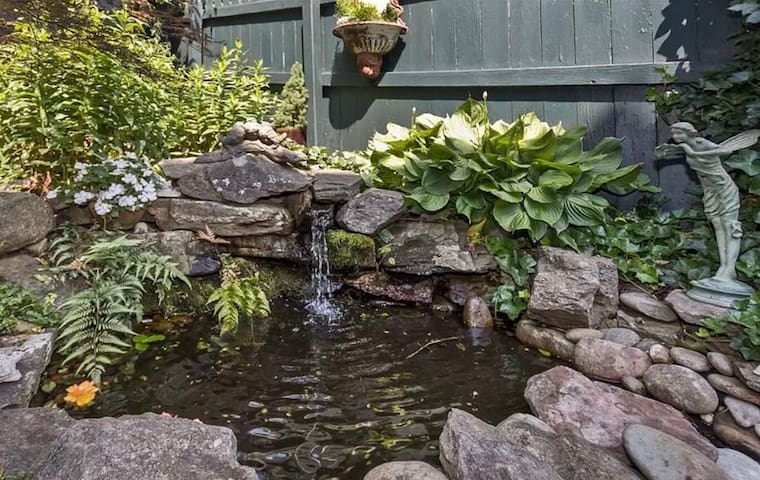 Grand Victorian home –walk to downtown