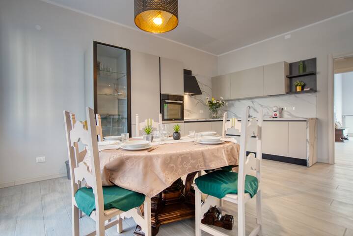 Janas: elegante trilocale per 5 in zona centrale gallery image 4