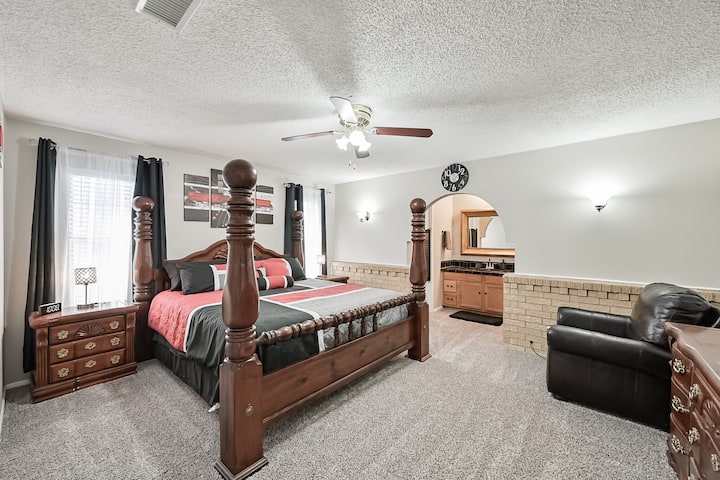 Საწოლი 193 × 203 სმ მთავარ საძინებელში