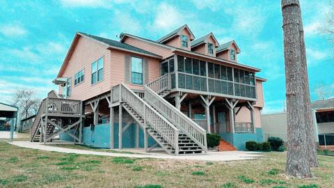 Come relax @ This Beautiful Lake Livingston house!
