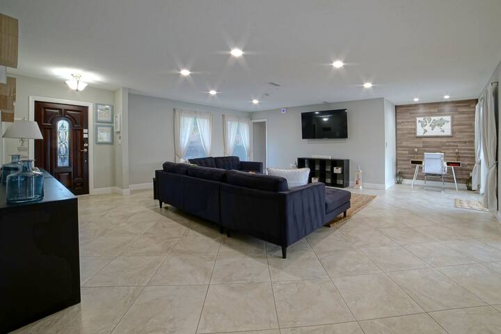 Renovated House w/ Heated Pool near the Downtown gallery image 5