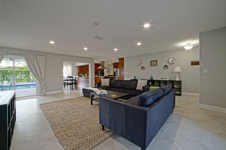 Renovated House w/ Heated Pool near the Downtown gallery image 2