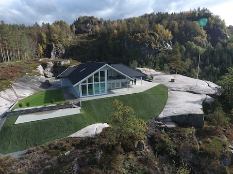 Villa in quiet surroundings.
Sunny and great views!