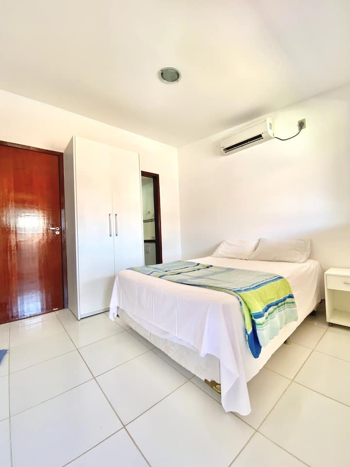 Apartman se nalazi na 1. katu.
Na prvom katu nalaze se 4 privatna apartmana.