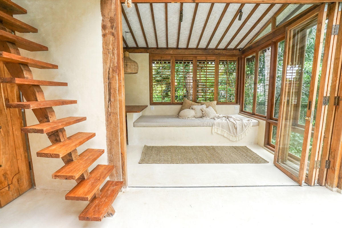 Villa in Kecamatan Ubud · ★4.85 · 2 bedrooms · 2 beds · 1 bath, Airbnb karşılaştırması