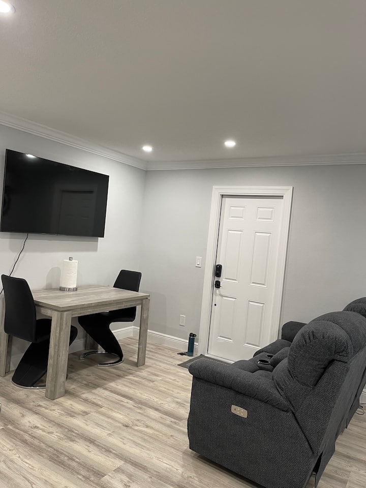 Modern 1 Br Studio - Self-check In And Parking. - Tampa, FL