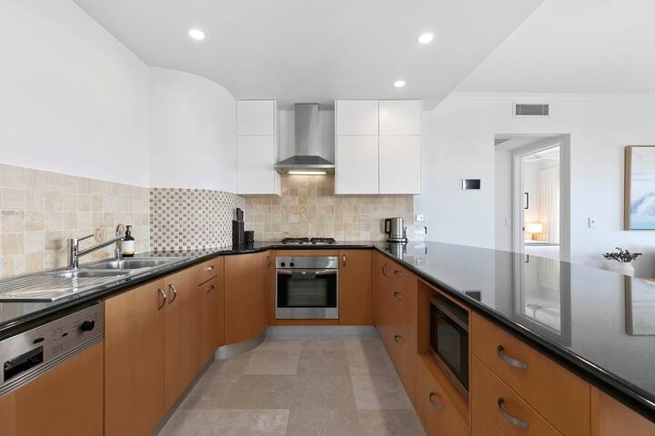 Ocean Viewpoint: Stunning Sunshine Beach Views gallery image 4