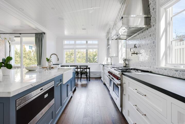 Casa dei Sogni-Brand New 5200 sq ft-3 level home gallery image 4