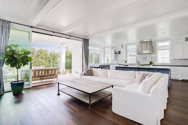 Casa dei Sogni-Brand New 5200 sq ft-3 level home gallery image 3