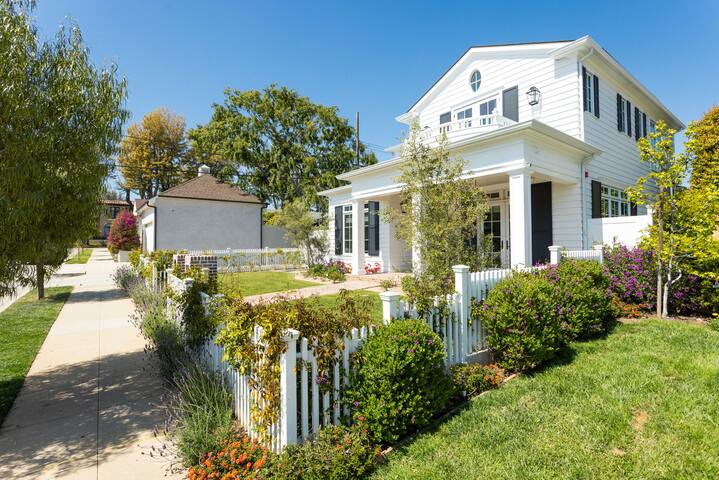 Casa dei Sogni-Brand New 5200 sq ft-3 level home gallery image 2