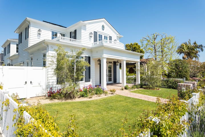 Casa dei Sogni-Brand New 5200 sq ft-3 level home