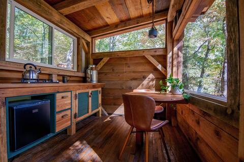 Glamping cabin at Catkins Creek
