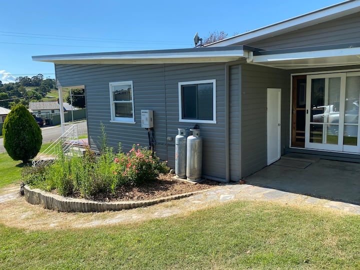 Omeo Rise Accommodation 2 Bedroom Family Home - オメオ