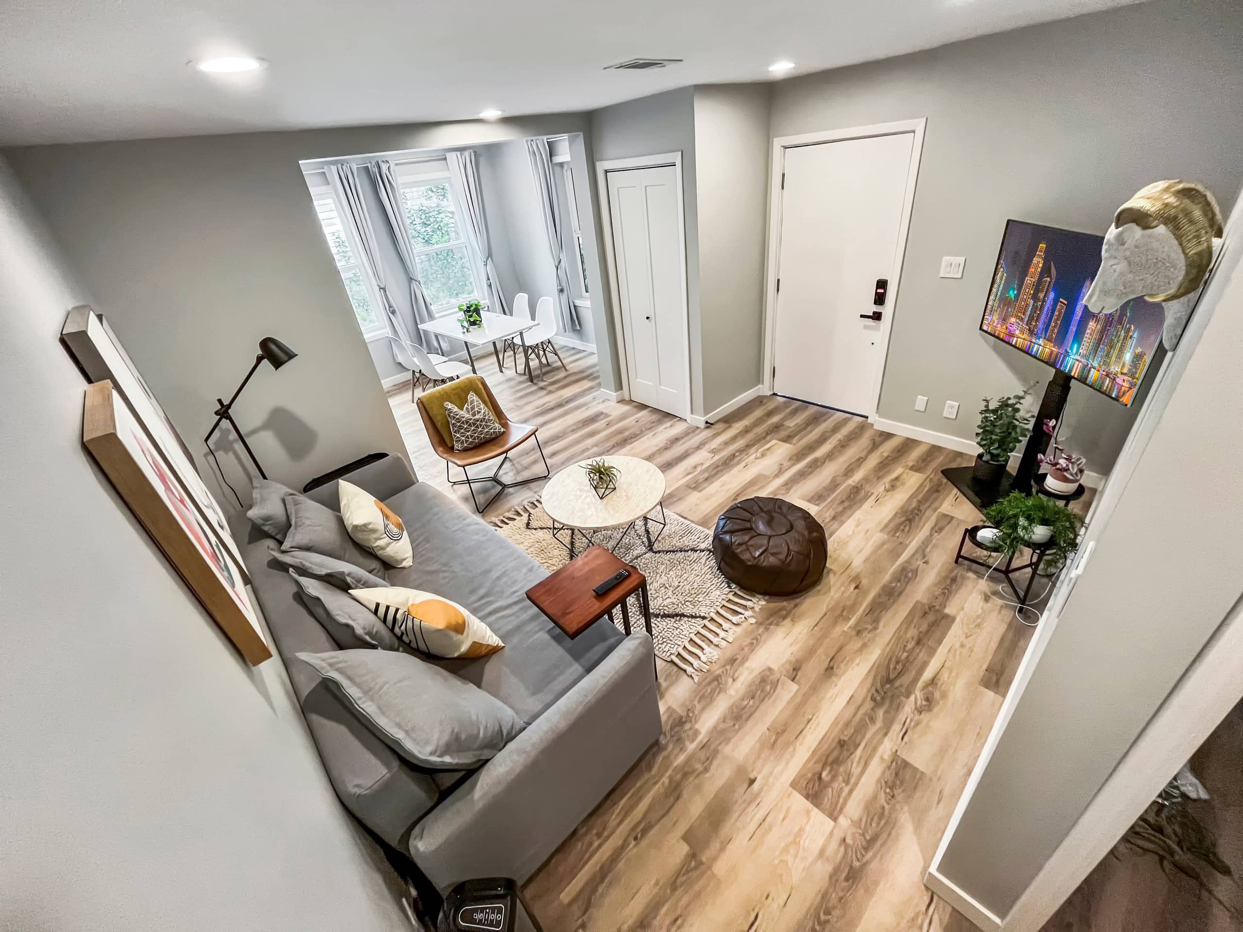 Condo in San Francisco · ★4.75 · 2 bedrooms · 2 beds · 1 bath - Image 3