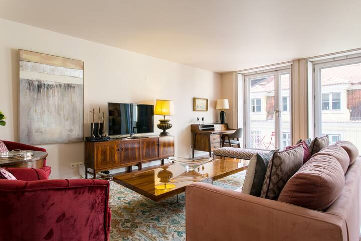 Chiado 2 GLAMOUROUS Suites & PARKING! Great WI-FI! gallery image 4