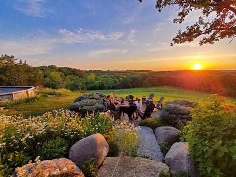 RARE! Pool, hot tub, garden &chickens! 4m to Mayo